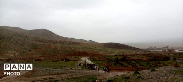 بارش باران بهاری در روستا بتو 