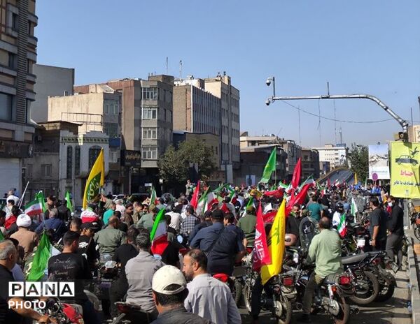 رزمایش اقتدار موتورسواران جان‌فدا در تهران