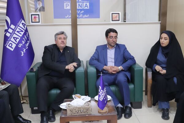 حضور مدیرکل فرهنگ و ارشاد اسلامی آذربایجان شرقی در دفتر خبرگزاری پانا استان به‌مناسبت روز خبرنگار