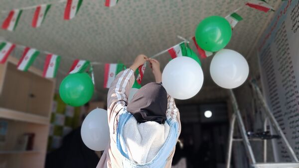  نواخته شدن زنگ انقلاب در مدرسه نمونه الزهرا  یاسوج