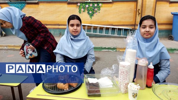  بازارچه کسب و کار دانش‌آموزی در دبستان دخترانه فرهنگیان ۲ 