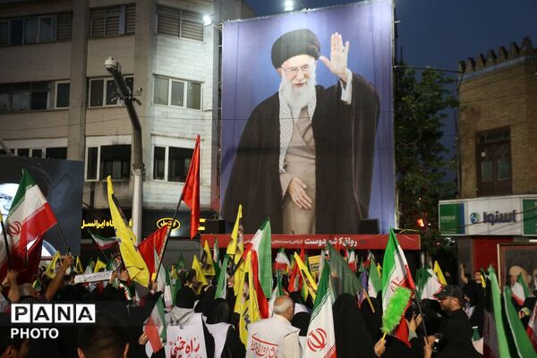 مراسم تجدید بیعت کفن پوشان ورامین با رهبر معظم انقلاب در میدان فلسطین و رواق کشوردوست