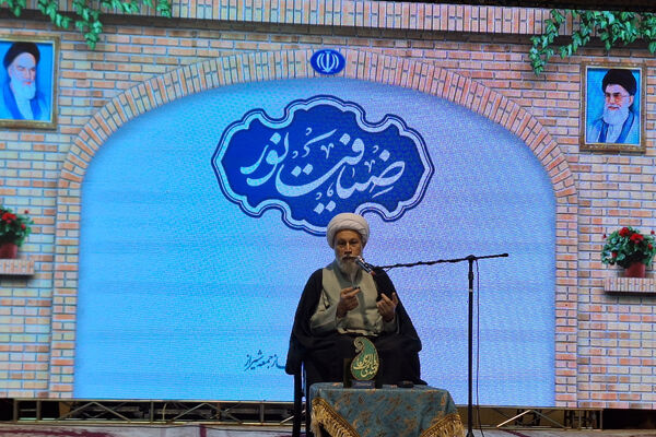 «ضیافت نور» دیدار رمضانی جمعی از بانوان شیراز ، با نماینده ولی فقیه در فارس