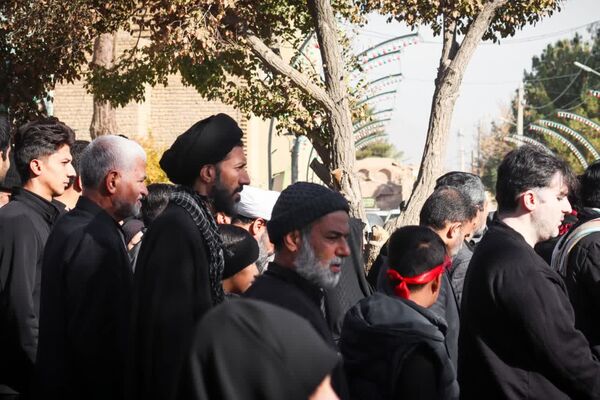 تشییع پیکر مطهر شهید گمنام ۱۷ ساله در اردکان 