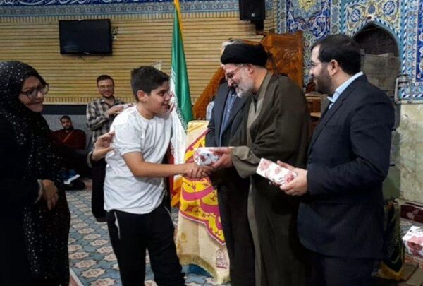 محفل انس با قرآن و تجلیل از نفرات برتر  مسابقات قرآنی در مسجد جامع خامس آل عبا در شهرستان ملارد