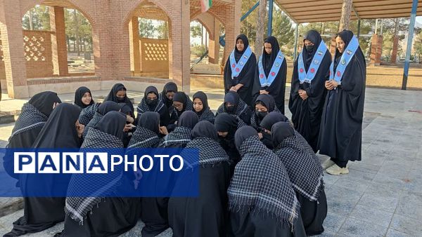 آغاز هفته بسیج دانش‌آموزی با غبارروبی مزار شهدای جوادالائمه توسط مسئولان و دانش‌آموزان بسیجی