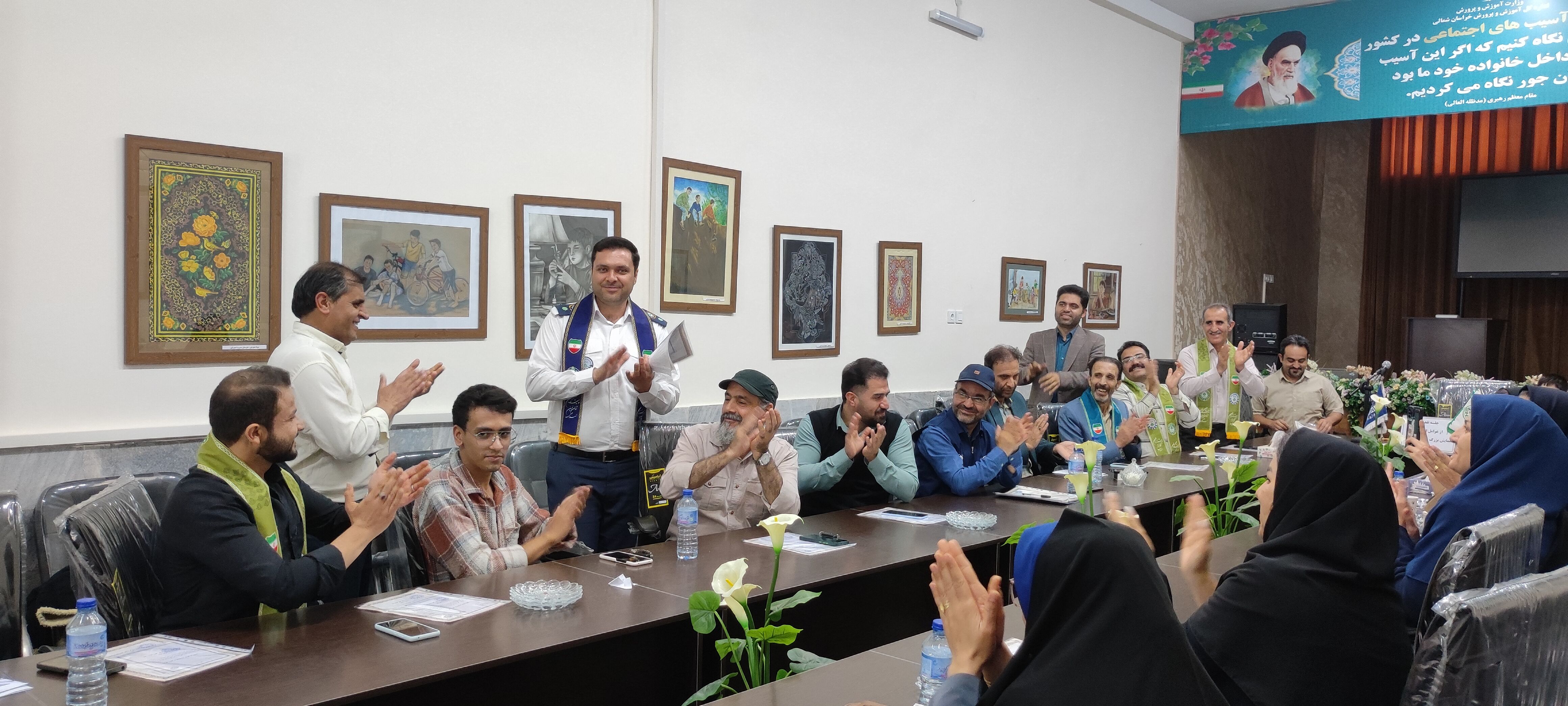 جلسه تقدیر از عوامل اجرایی همایش بزرگ یاوران مقاومت در کانون باهنر بجنورد