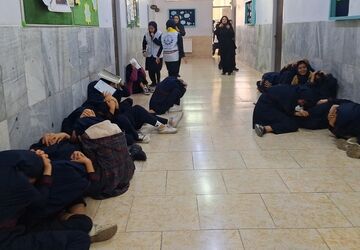 برگزاری مانور زلزله در دبیرستان شهید سجاد ناحیه ۴ اصفهان