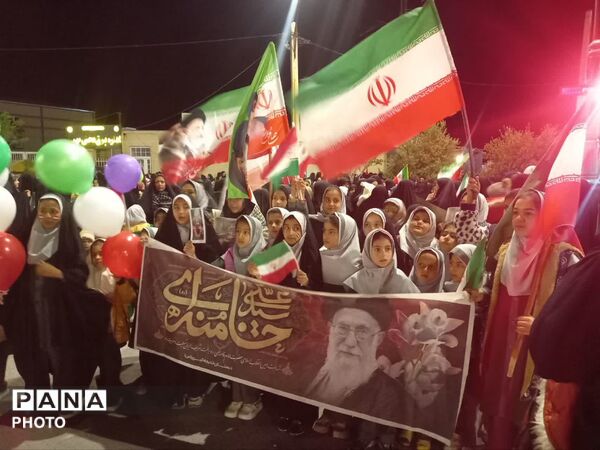 حضور گسترده دانش آموزان خدیجه کبری ابرکوه در گرامیداشت شهدای میناب