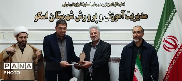 تجلیل از خادمان ساحت قرآن و عترت در آموزش و پرورش شهرستان اسکو