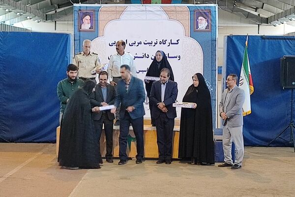 مراسم تجلیل از مربیان سازمان دانش آموزی ملارد 