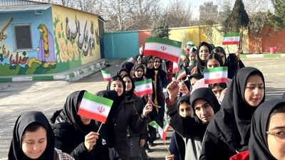  زنگ انقلاب در مدرسه  حضرت زینب (صدرا ) ساوجبلاغ به صدا درآمد