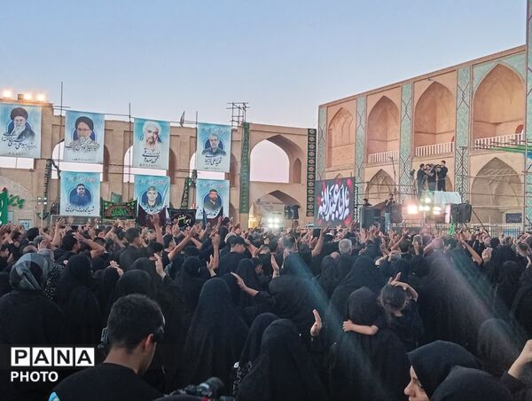 طنین «یا حسین» در امیرچقماق؛ میثاق دوباره ی عاشوراییان یزد با راه شهدا