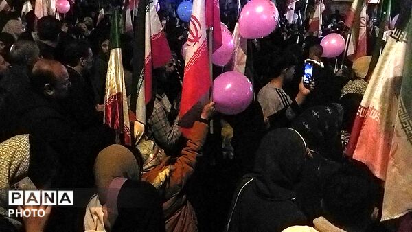 دختران نیشابوری در صف اول تجمعات-۱