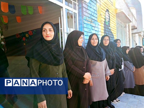 آیین نواخته زنگ آغاز سال تحصیلی در دبستان دخترانه سمیه