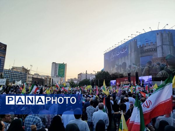 راهپیمایی 10 کیلومتری تهران به مناسبت عید غدیر و مقاومت در برابر تهدیدات دشمن