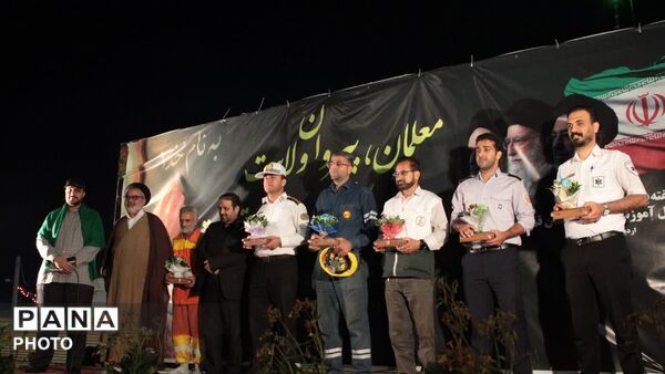 همایش تجدید بیعت معلمان قم با رهبر انقلاب