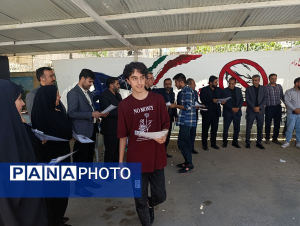 قدردانی از دانش‌آموزان فعال در نمایشگاه نقاشی حماسه حسینی 