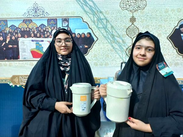خدمت رسانی موکب سوغات و هنر دختران نوجوان مشهدی 