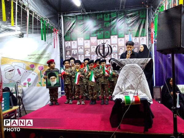 میزبانی مدرسه‌ شهید مدرس ناحیه 3 تبریز در تجمع میدان ساعت