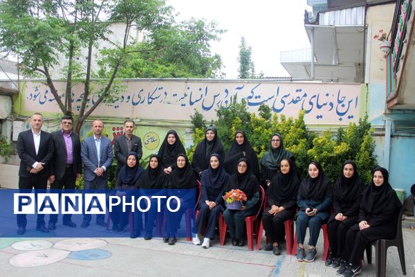 بزرگداشت مقام معلمان در مدارس گلوگاه 