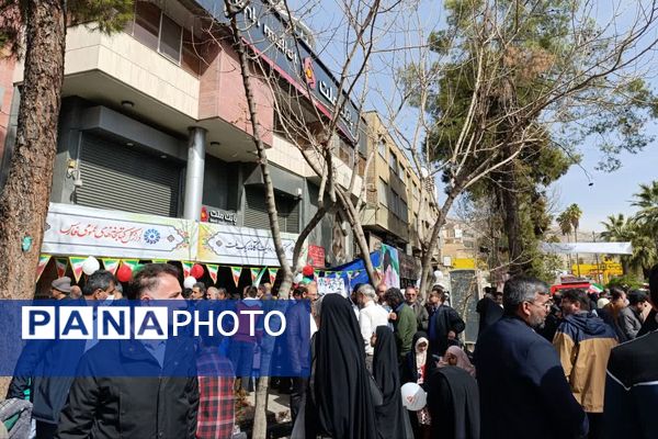 ۲۲ بهمن روز همبستگی و حضور مردم است