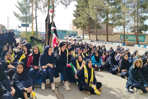 گلبانگ زنگ چهل و هفتمین پیروزی انقلاب اسلامی در مدرسه شهید مجید دهنوی 