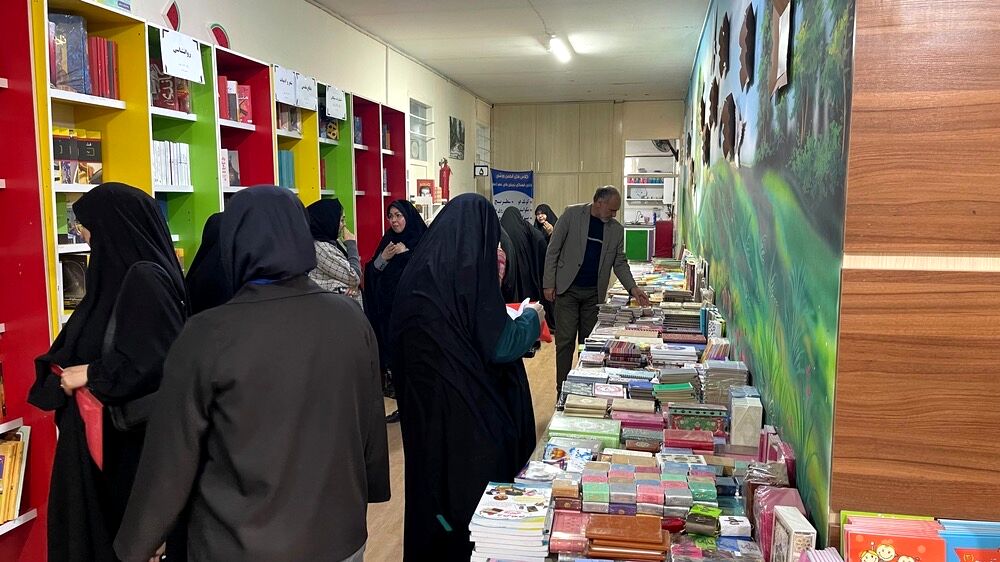 بازدید مدیران مدارس غیردولتی ناحیه ۷ مشهد از نمایشگاه کتاب