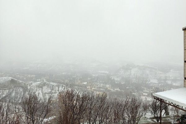 شروع اولین بارش برف زمستانی در بهمن ماه ۱۴۰۳ در شهر زیبای با‌ر