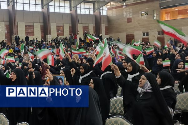 حضور پرشور دختران و پسران شهریار در روز استکبار ستیزی