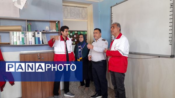 مانور سراسری زلزله در دبستان یکتا شهرستان قائمشهر