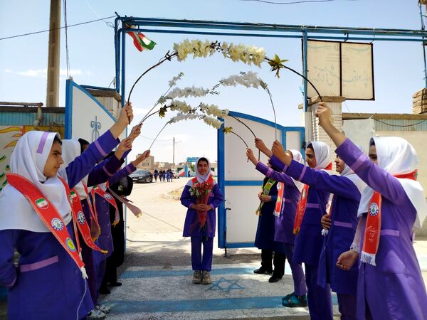 بازدید ارزیاب کشوری سازمان دانش‌آموزی در مدارس تمام پیشتاز شهرستان فاروج