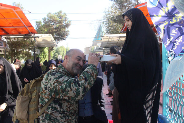 اعزام نخستین گروه از دختران دانش‌آموز ناحیه یک قم به اردوی راهیان نور
