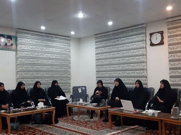 کارگاه آموزشی زنان آگاه در زیارتگاه شهید آیت الله مدرس(ره) کاشمر