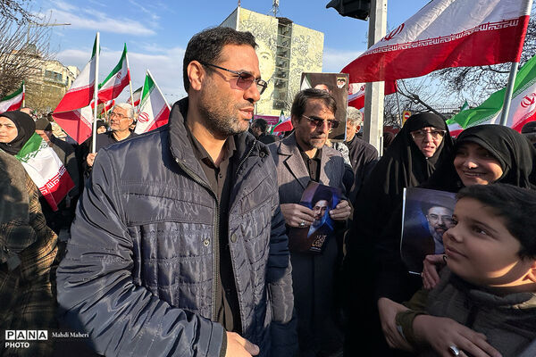 مراسم بیعت با سومین رهبر انقلاب در تهران - 1