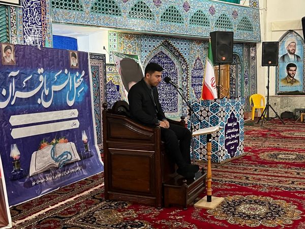 تلاوت آیات نور بخش قرآن در ایام بهار قرآن 