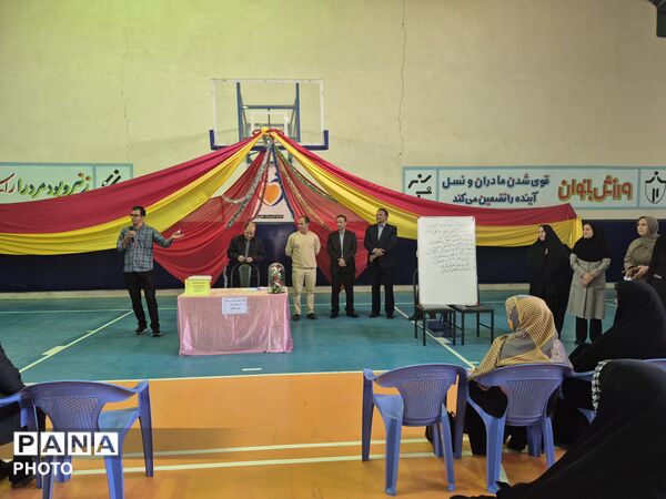 جلسه انجمن اولیا و مربیان در آموزشگاه تربیت درگزین