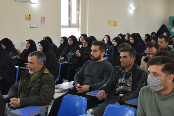 نشست بصیرتی فرهنگیان منطقه نوخندان با سخنرانی فرمانده سپاه درگز 