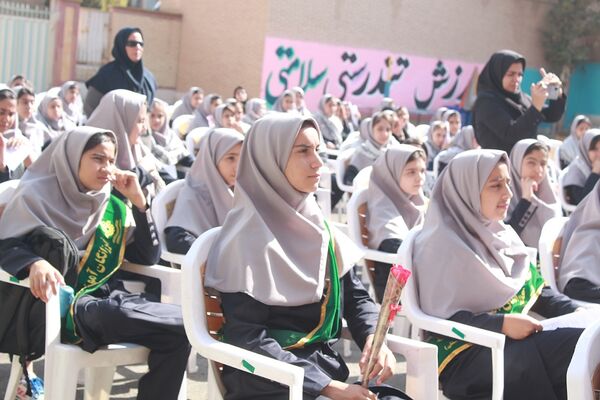 اولین جشن جوانه‌ها در مدرسه نشاط بهارستان‌2