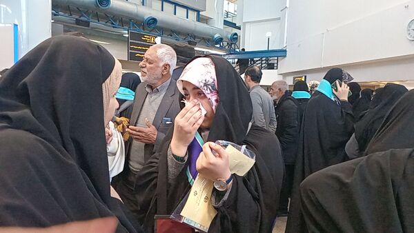 بدرقه دختران دانش آموز از ایستگاه پروازی مشهد به سوی سرزمین وحی