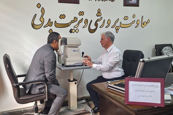 بینایی سنجی کارکنان اداره آموزش و پرورش ناحیه دو شهرری به مناسبت ایام الله دهه فجر 