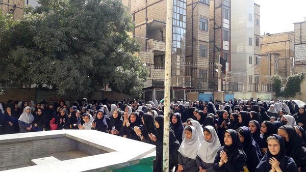 آیین بازگشایی مدارس و نواختن زنگ مهر ایثار وشهادت در دبیرستان میرزا جعفر سروقد