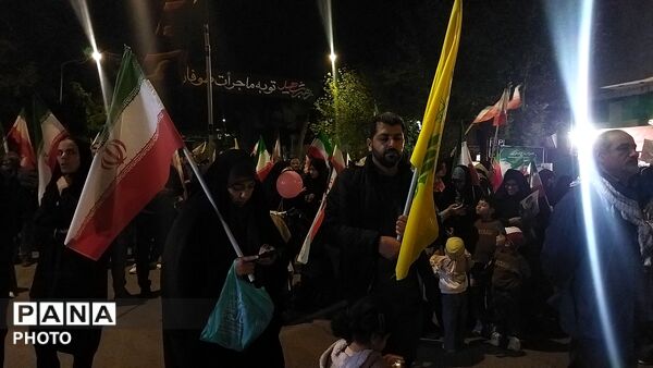 برای پنجاه و یکمین شب حسینیه امام شاهد حماسه مردم شد 