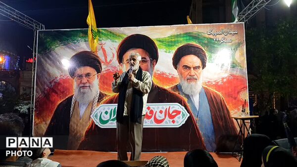 قاب‌هایی خاص از حضور افراد متنوع در تجمعات