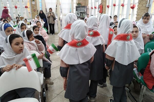 مراسم «لاله‌های روشن» در دبستان دکتر کیهانی 