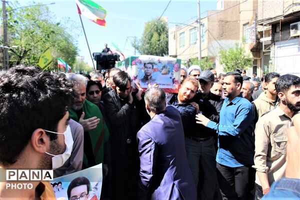 آیین تشییع پیکر دانش‌آموز شهید «سید محمد حسینی مقدم»