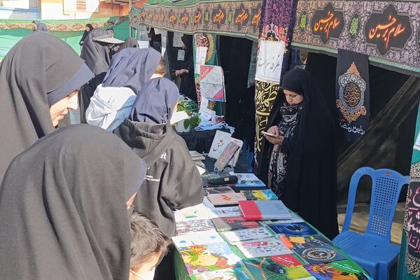 برپایی نمایشگاه "مادرم فاطمه" در دبیرستان مهر نیشابور
