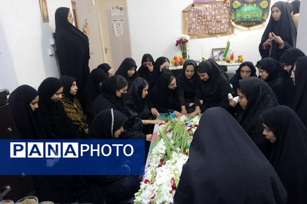 استقبال از شهید گمنام به میزبانی دبیرستان در ادب 