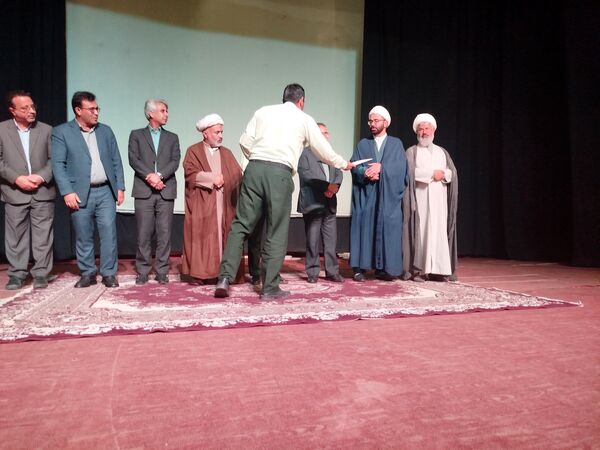 تقدیر از منتخبین مسابقه سواد سایبری در سالن سرو کاشمر