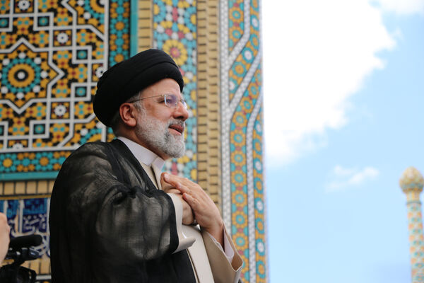 حضور پرشور نوجوانان قمی در آیین استقبال از رئیس جمهوری 